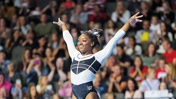“Lágrimas de alegría por este regreso, ¡rodeada por el amor que han mostrado! gracias por creer en mí”, expresó la gimnasta  en su cuenta de Instagram, tras obtener el primer puesto en la competencia. Foto: Stacy Revere, AFP