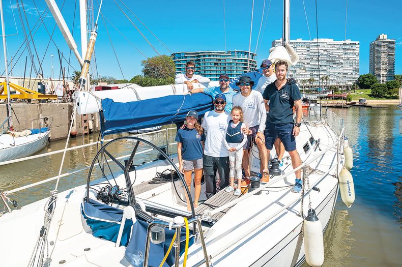 Miguel Teperino, Abril Real, Marcelo Jorcin, Juan Real de Azúa, Guillermina Real de Azúa, Adolfo Cardoso, Santiago Segura y Colin Shearer