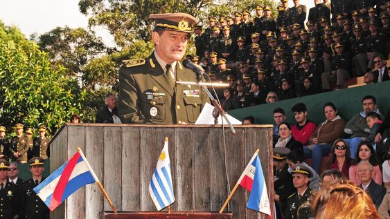 imagen de El comandante del Ejército busca despegarse de la omertá militar, mientras la organización Familiares insiste con su remoción imagen de El comandante del Ejército busca despegarse de la omertá militar, mientras la organización Familiares insiste con su remoción