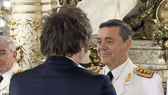 Milei designó al exjefe del Ejército Carlos Presti como ministro de Defensa, un hecho inédito desde el retorno democrático en 1983.