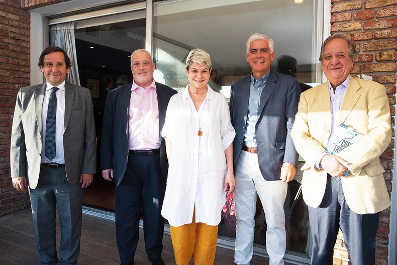 El embajador de Chile Rodrigo Hume, el embajador de Portugal João Pedro Antunes, la embajadora de Costa Rica Irina Elizondo, el diputado Rodrigo Goñi y Sergio Abreu, secretario general de la Aladi