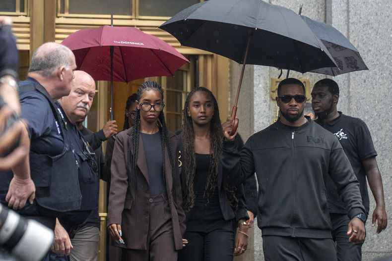 DLila Star Combs hija de Sean Daddy Combs abandona la corte federal este martes en Nueva York (EE.UU.)