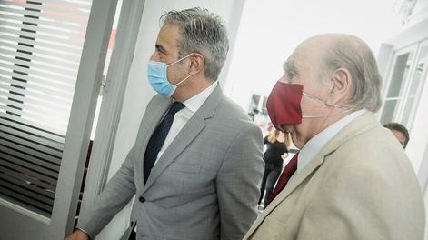 Julio María Sanguinetti y Robert Silva durante una reunión en la Casa del Partido Colorado en 2022. Foto: Javier Calvelo / adhocFOTOS