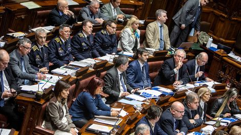 Ministro Luis Alberto Heber durante proceso de interpelación. Foto: Mauricio Zina, adhocFOTOS
