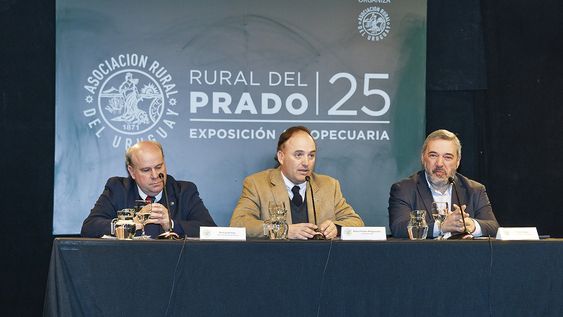 Director de exposiciones Rodrigo Granja, presidente de ARU Rafael Ferber e intendente de Montevideo Mario Bergara. Director de exposiciones Rodrigo Granja, presidente de ARU Rafael Ferber e intendente de Montevideo Mario Bergara.
