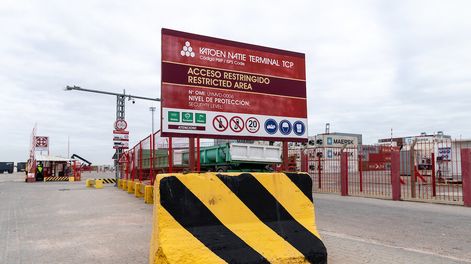 Terminal de contenedores de Katoen Natie. Foto: Mauricio Zina / adhocFOTOS