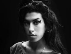 Amy Winehouse.