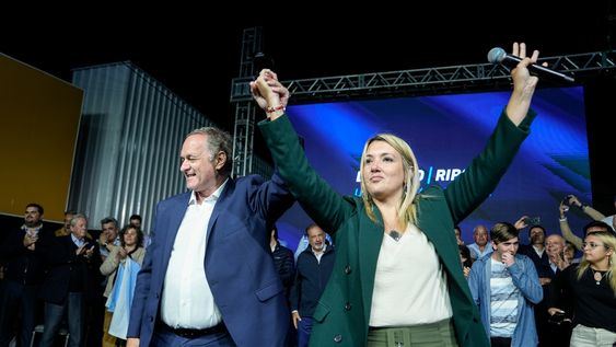 Álvaro Delgado y Valeria Ripoll en el cierre de campaña en Las Piedras Álvaro Delgado y Valeria Ripoll en el cierre de campaña en Las Piedras