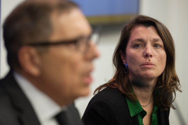 Isabella Antonaccio y el ministro de Economía, Gabriel Oddone.