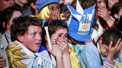 Los sufridos uruguayos del fútbol de hoy. Foto: Nicolás Garrido / Búsqueda