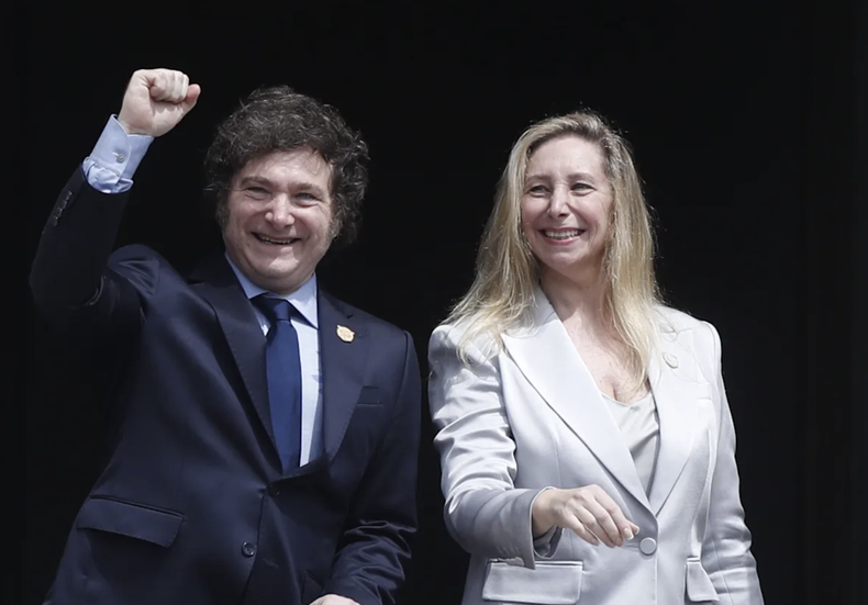 Javier y Karina Milei durante un acto en Buenos Aires