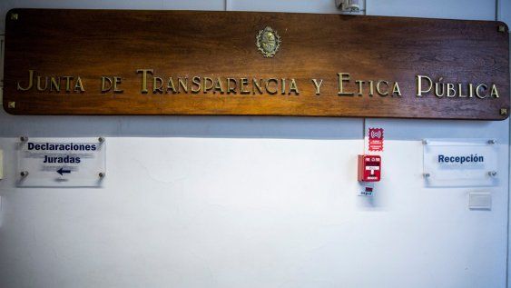 Junta de Transparencia y Ética Pública en la sede de la Corporación Nacional para el Desarrollo en Montevideo.