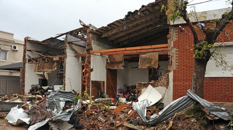 imagen de El tornado y las inundaciones despertaron solidaridad masiva, pero dejaron en evidencia las carencias de un país casi sin preparación