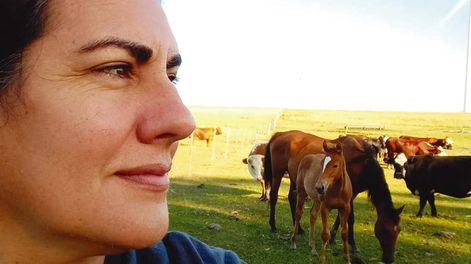 La directora del INC, en representación de los productores, Karina Henderson