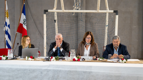 Conversatorio sobre el trabajo de reclusos y liberados en la cárcel de Punta de Rieles. Conversatorio sobre el trabajo de reclusos y liberados en la cárcel de Punta de Rieles.