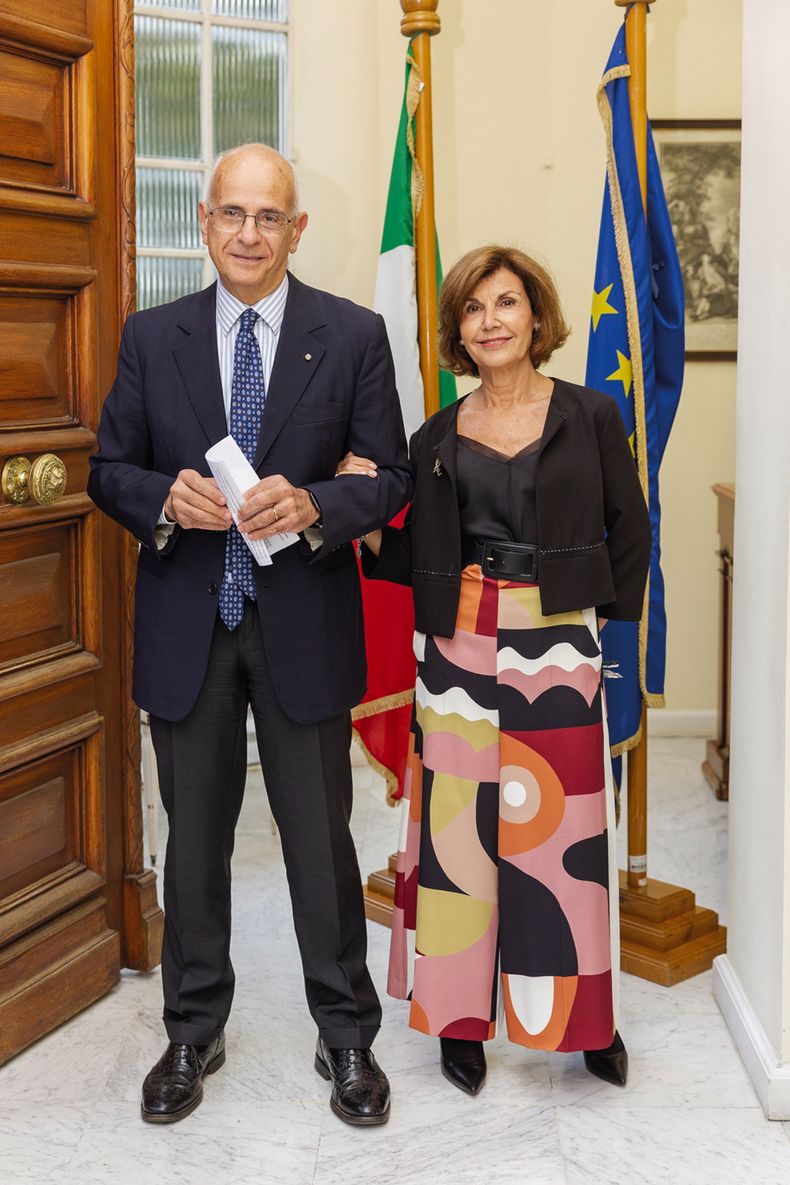 El embajador de Italia Giovanni Iannuzzi y Anna Orlandi