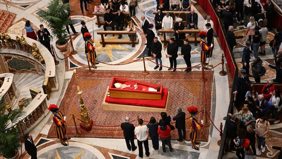 cronica de una noche de despedida en el vaticano cronica de una noche de despedida en el vaticano