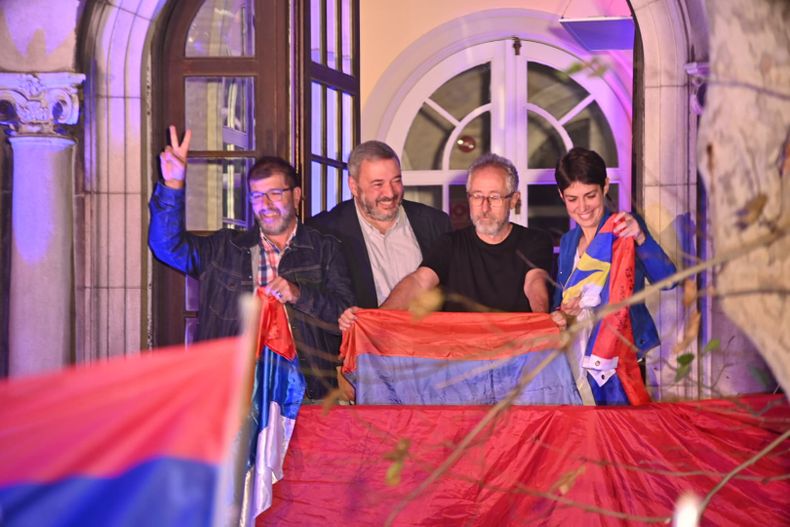 Fernando Pereira, Mario Bergera, Salvador Schelotto y Verónica Piñeiro en el balcón de la Huella de Seregni