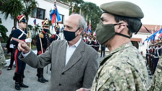 El ministro de Defensa respalda el proceso que lidera el comandante en jefe, Fregossi. Foto: Javier Calvelo / adhocFOTOS El ministro de Defensa respalda el proceso que lidera el comandante en jefe, Fregossi. Foto: Javier Calvelo / adhocFOTOS