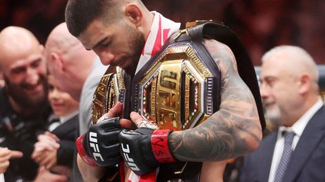 Topuria es ahora el décimo doble campeón y el primero en hacerlo de forma invicta en la historia de la UFC