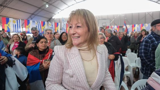 Carolina Cosse, en setiembre de 2024, durante la campaña política en Pinamar, Canelones. Carolina Cosse, en setiembre de 2024, durante la campaña política en Pinamar, Canelones.