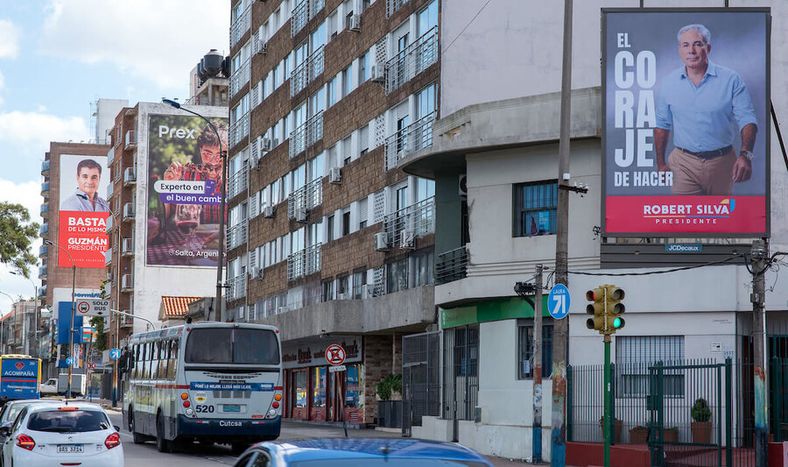 Publicidad electoral de Robert Silva y Guzmán Acosta y Lara, candidatos presidenciales del Partido Colorado. Foto: Ricardo Antúnez / adhocFOTOS