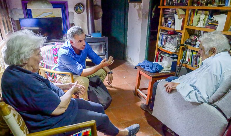 Lucía Topolansky, Yamandú Orsi y José Mujica reunidos en Rincón del Cerro
