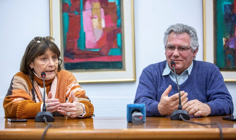 Daysi Iglesias y Julián Mazzoni durante una conferencia de prensa sobre la situación en la ANEP, en 2022 &nbsp;
