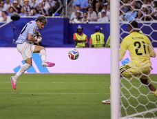 Maximiliano Araujo anota el gol del empate contra Arabia Saudita durante el partido de la fase de grupos de la Copa Mundial de la FIFA 2026 entre Arabia Saudita y Uruguay en Miami.