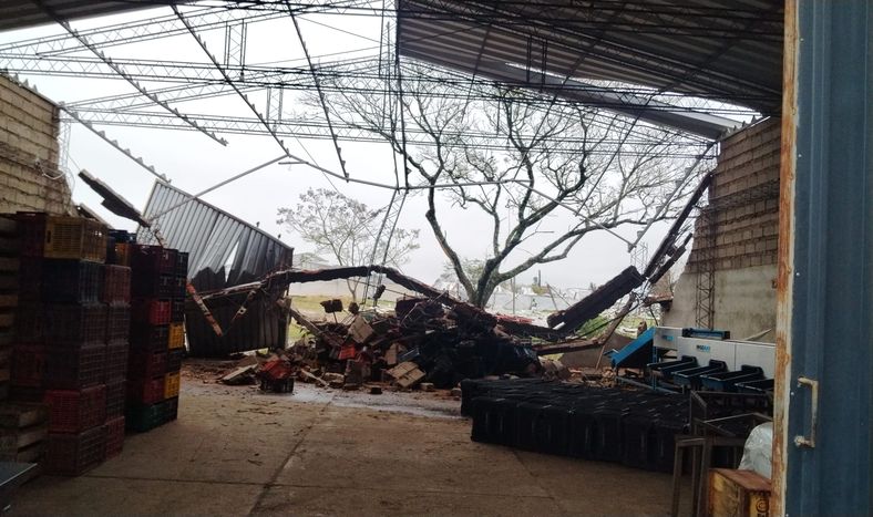 Un galpón afectado por el temporal del 18 de julio en Salto.