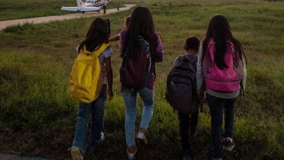 cuatro ninos indigenas que sobrevivieron a un accidente aereo en la selva cuentan su historia cuatro ninos indigenas que sobrevivieron a un accidente aereo en la selva cuentan su historia