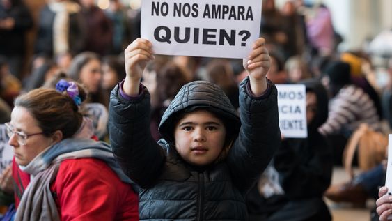 Movilización en Torre Ejecutiva contra la violencia vicaria tras el asesinato de dos niños por parte de su padre. Movilización en Torre Ejecutiva contra la violencia vicaria tras el asesinato de dos niños por parte de su padre.