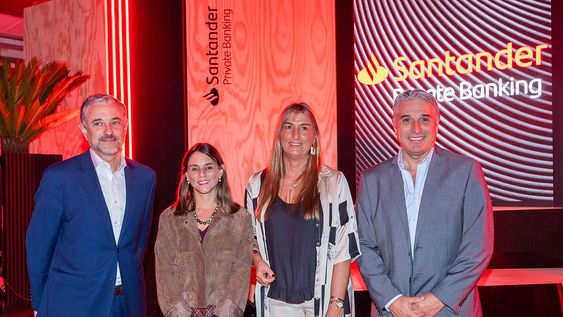 De Banco Santander: CFO y&nbsp;director de Finanzas Gonzalo&nbsp;Bava, head of Private Banking&nbsp;Andreína Roux, gerente de Private Banking Carrasco&nbsp;Andrea Pollero y CEO-country&nbsp;head Gustavo Trelles.