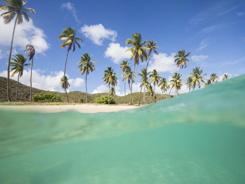 En el sur de Barbados, Carlisle Bay luce suaves arenas blancas y tranquilas aguas color turquesa.