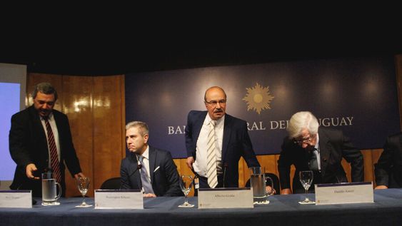 imagen de Graña, economista de bajo perfil que repite como presidente del BCU, preocupado por los vecinos y la “guerra comercial” imagen de Graña, economista de bajo perfil que repite como presidente del BCU, preocupado por los vecinos y la “guerra comercial”