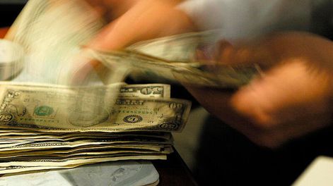 imagen de El precio del dólar se estabiliza, tras su caída durante mayo