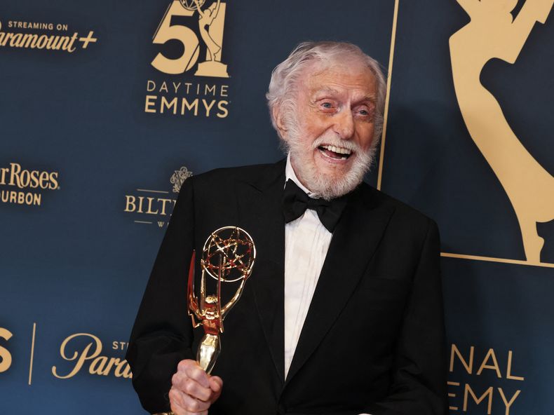 En 2024, Dick Van Dyke recibió un Emmy como Mejor actor invitado en Days of Our Lives.