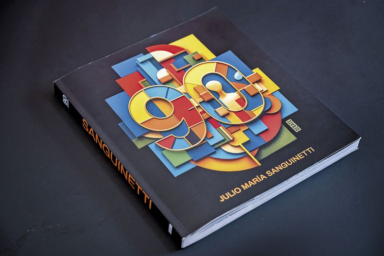 90 años de imágenes, vida y memoria, de Julio María Sanguinetti. Editorial Debate, 264 páginas, 1.800 pesos.