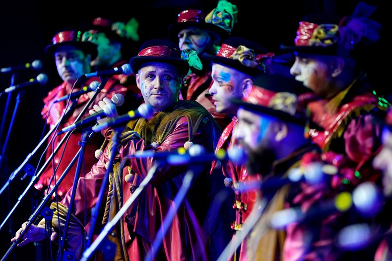 Murga La Trasnochada en el tablado del Velódromo de Montevideo