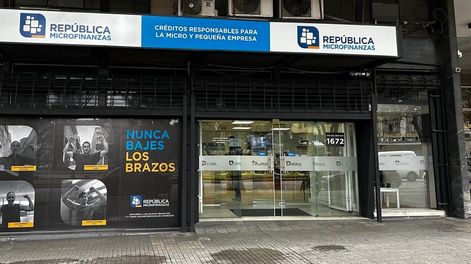 La sede de República Microfinanzas, sobre Avenida del Libertador