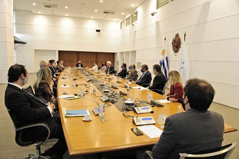 Luis Lacalle Pou encabezó instalación de Comisión de Expertos en Seguridad Social. Foto: Presidencia.