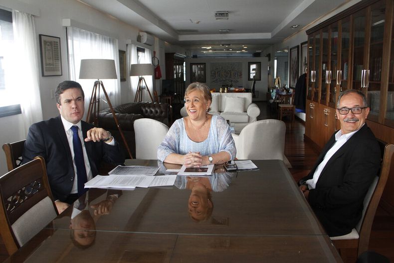 imagen de Los técnicos de Sartori y un plan con varias preguntas sin responder