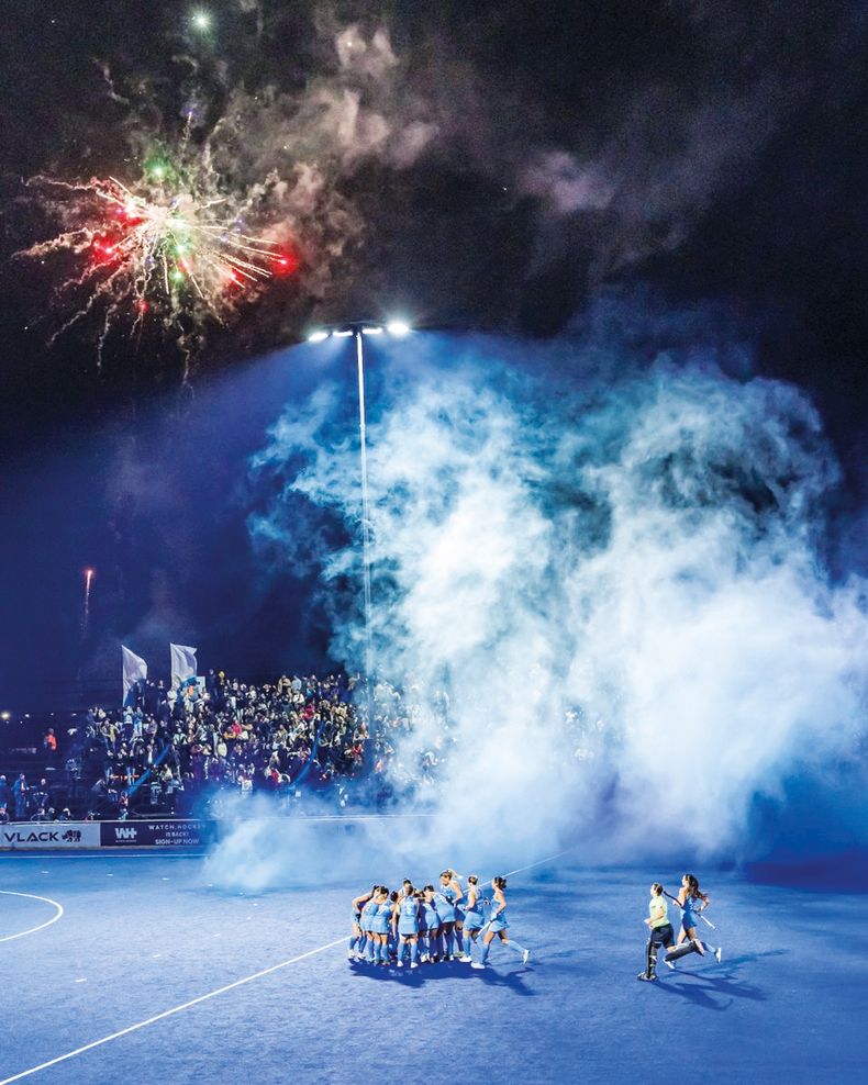 Más de 3.000 personas llenaron el estadio para alentar a Las Cimarronas en los partidos decisivos, otro de los grandes logros de esta selección uruguaya