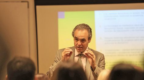 Renato Opertti durante una conferencia en la Fundación Itaú en 2020. Foto: Nicolás Der Agopián