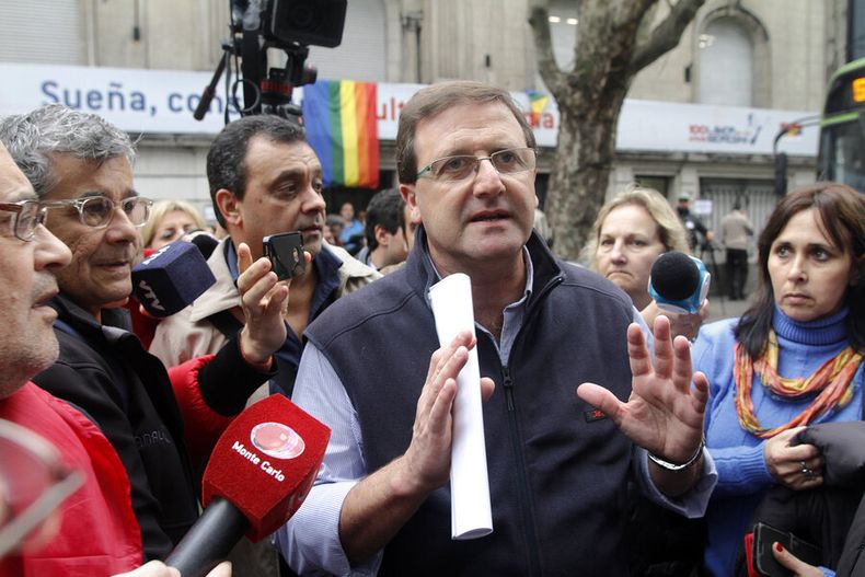 imagen de De León renuncia a la actividad política, pero no deja la banca en el Senado a horas del Plenario Nacional del Frente Amplio