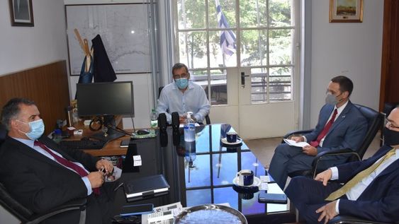 El Intendente de Canelones, Yamandú Orsi, se reunió con el Subjefe interino de la Embajada de Estados Unidos en Uruguay, Eric Geelan. El Intendente de Canelones, Yamandú Orsi, se reunió con el Subjefe interino de la Embajada de Estados Unidos en Uruguay, Eric Geelan.