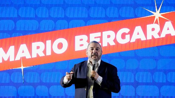 Senador Mario Bergara en el lanzamiento de su precandidatura. Foto: Javier Calvelo, adhocFOTOS Senador Mario Bergara en el lanzamiento de su precandidatura. Foto: Javier Calvelo, adhocFOTOS