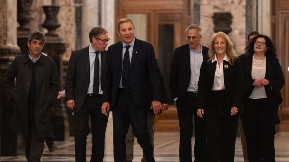 Gabriel Oddone y otros jerarcas del área económica junto a la vicepresidenta Carolina Cosse, antes de la presentación del proyecto de Ley del Presupuesto Nacional. Gabriel Oddone y otros jerarcas del área económica junto a la vicepresidenta Carolina Cosse, antes de la presentación del proyecto de Ley del Presupuesto Nacional.