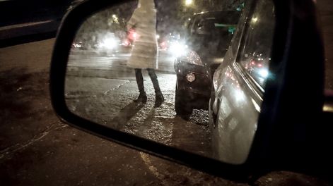 La “sensación de peligro” de las mujeres en Montevideo las obliga a tomar medidas de seguridad que los varones ni “contemplan”