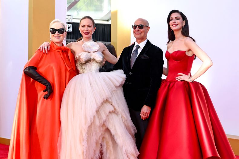 Los protagonistas de la película irradiaron poder a través de la moda, con vestuarios predominantemente rojos y de siluetas escultóricas.